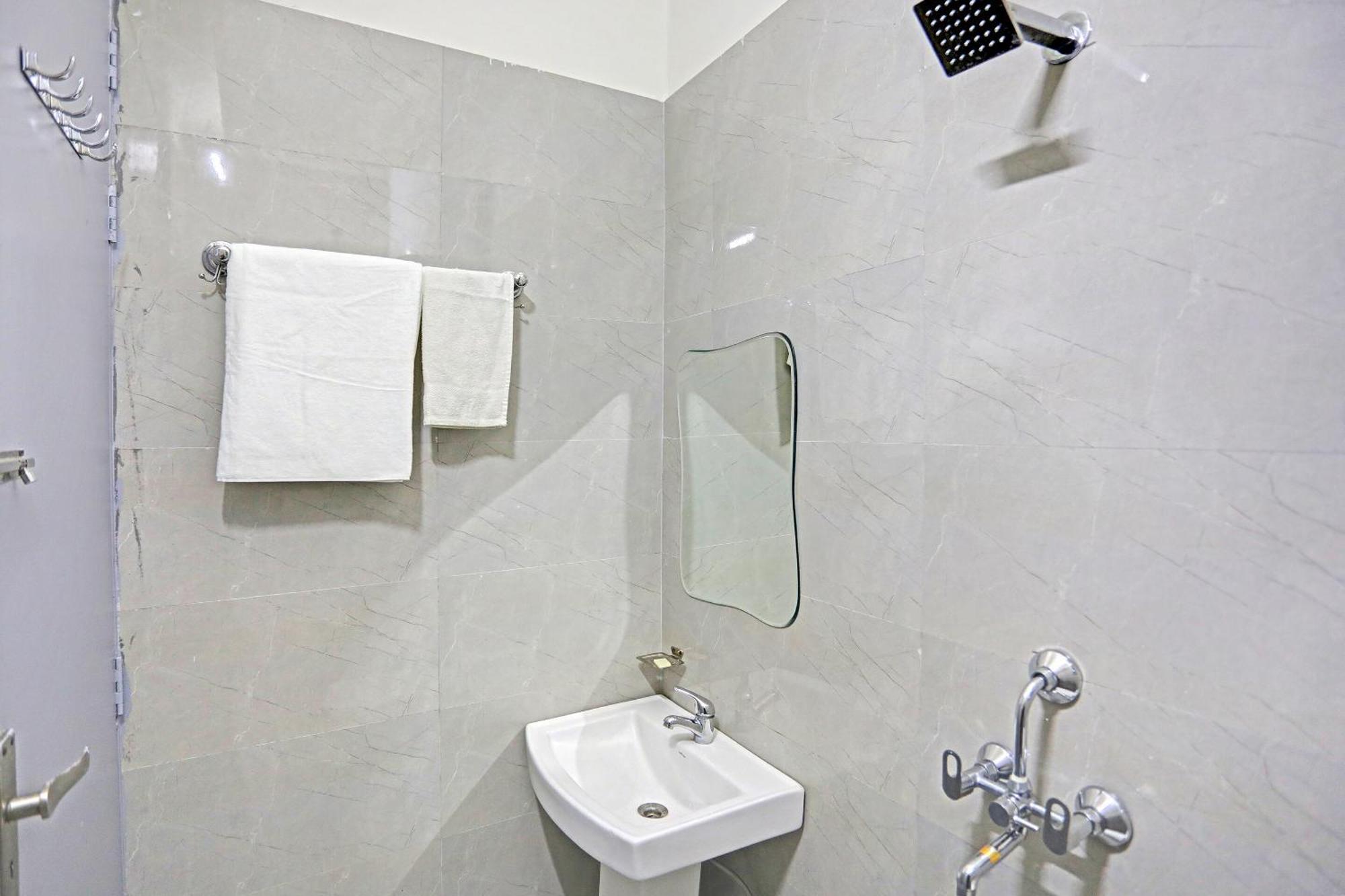 Super Townhouse Cloud Bay, Near Genpact, Sector-69, Gurgaon Exterior foto